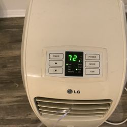 PORTABLE AC UNIT W/ REMOTE CONTROL 