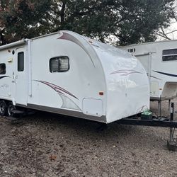 2010 Wagonee 26ft slide out Ac Power awning