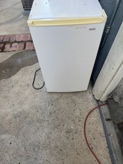 Kenmore mini refrigerator