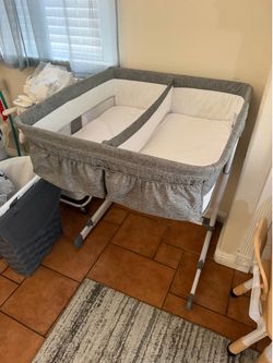 Twin baby bassinet