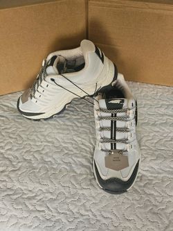 AVIA Women's Low Top Lace-Up Athletic Sneaker Wide Width Lightweight White/Cream Black S 7.5
