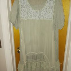 Beautiful Ladies Size Large Dress 