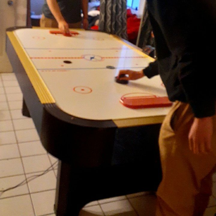 Air Hockey Table 8 Pucks 5 Paddles