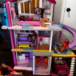 Barbie Dream House 