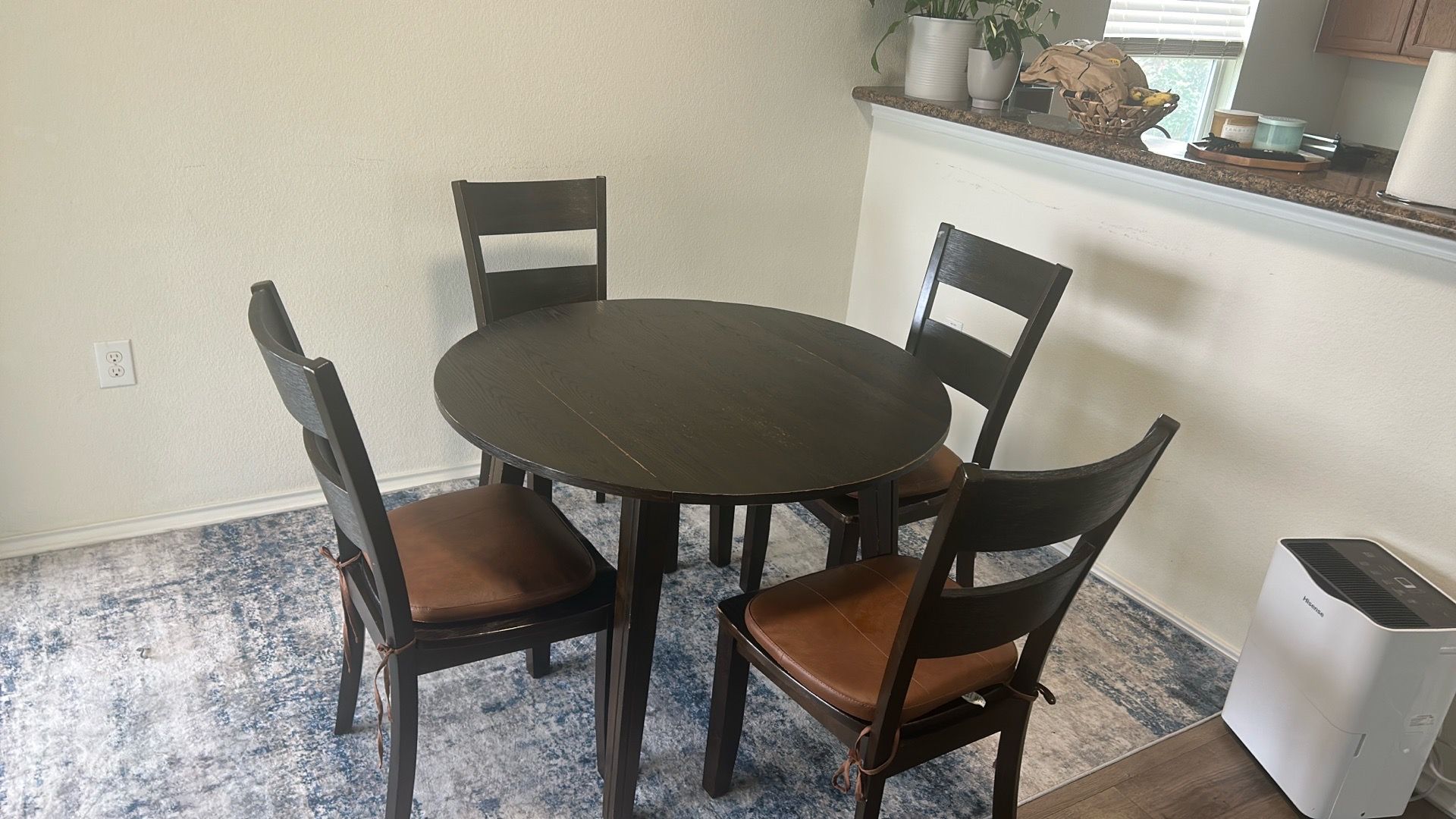 Table with 4 chairs