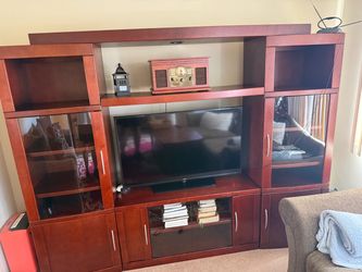Entertainment center