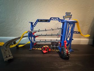 Monster Jam Garage playset