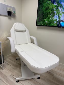 Adjustable Client Chair (Facials, Doctor’s Office, Tattoo, Massage Chair, Etc.)