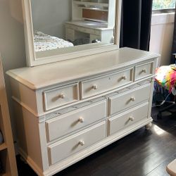 Wood dresser W/ Mirror 