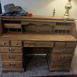 BEAUTIFUL CLEAN ANTIQUE ROLL TOP SECRETARY Desk HEAVY SOLID PIECE NO ISSUES CLEAN WAS HANDED DOWN TO ME BUT NO ROOM FOR IT ASKING $550 ITS AN ANTIQUE 