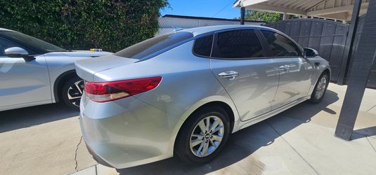 Kia Optima Silver 4-Door Sedan