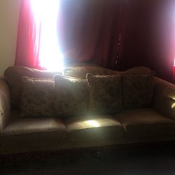 Couch With Matching Pillows
