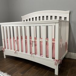 White baby Wooden crib