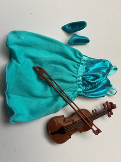Barbies violin and outfit