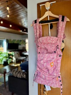 LIKE NEW, Tula Explore Carrier, Pink/Bloom