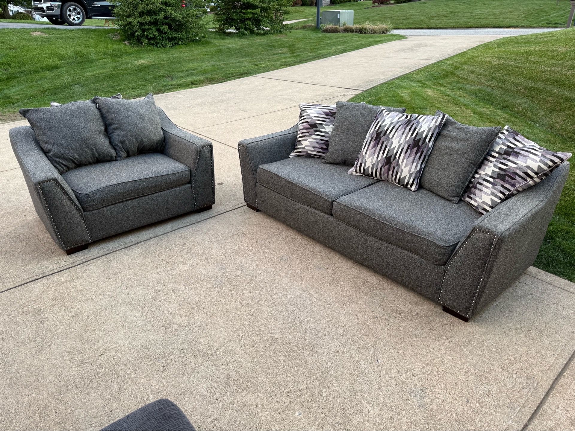 Couch And Loveseat Chair Matching Set In Great Condition FREE DELIVERY