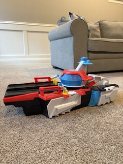 Paw Patrol: The Mighty Movie, Aircraft Carrier HQ, with Chase Action Figure and Mighty Pups Cruiser