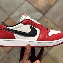 Air Jordan 1 Low “Chicago”