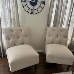 Accent Chairs 