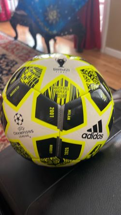 Istanbul 21’ replica match ball