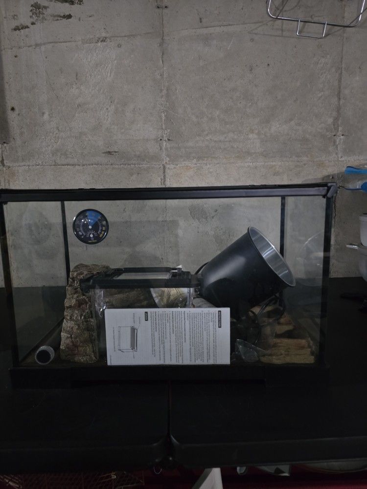 Bearded Dragon Cage With Accesories