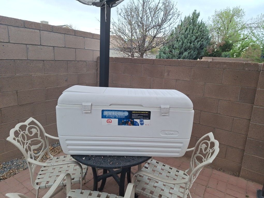 Igloo Cooler