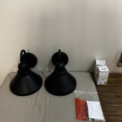 New Pair If Black Wall Lamps Whit Lightbulbs  ( Hardwired) 