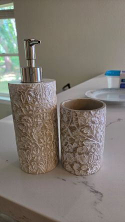 Free Soap dispenser and cup holder