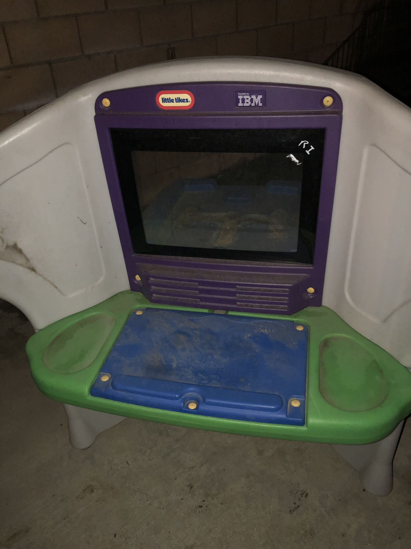 Kid desk