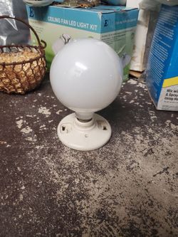 Ceiling fixture