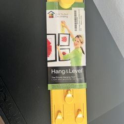 FREE/GRATIS - Picture Hanging  Tool
