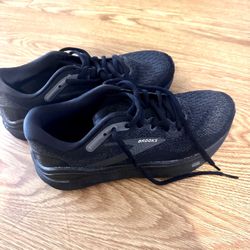 BROOKS GHOST MAX - Women Size 6.5