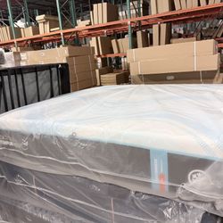 King Mattress Tempurpedic LuxeBreeze Firm 2.0 💥 finance Available $50 Today💥