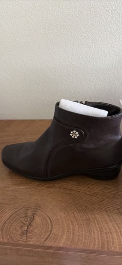Brand New  Sag Harbor Boots - size 7