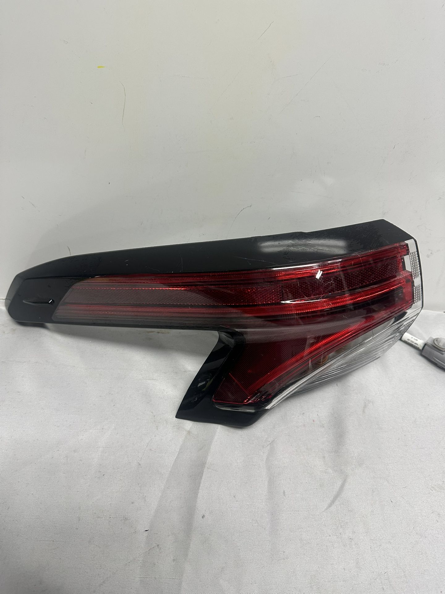 2021-2023 TOYOTA SIENNA OUTER TAIL LIGHT ASSEMBLY OEM LEFT DRIVER SIDE TAIL LAMP