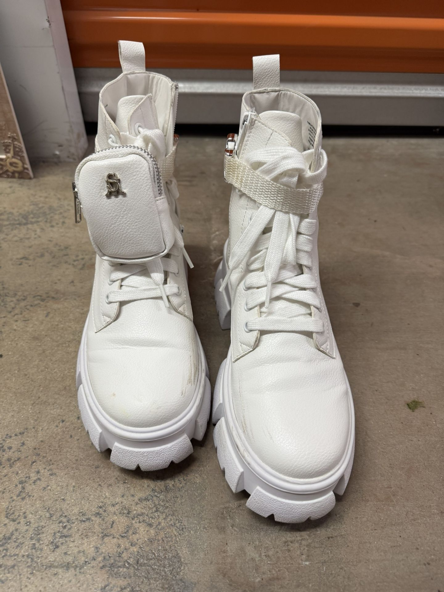 Steve Madden Size 8.5 Boots