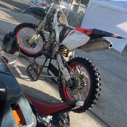 CRF2004 250R