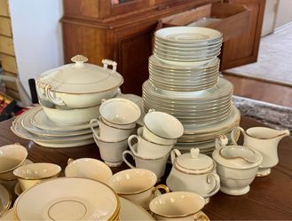 Nortake Cream and Gold Rimmed Dinnerware