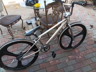 24 inch BMX mach 1 GT