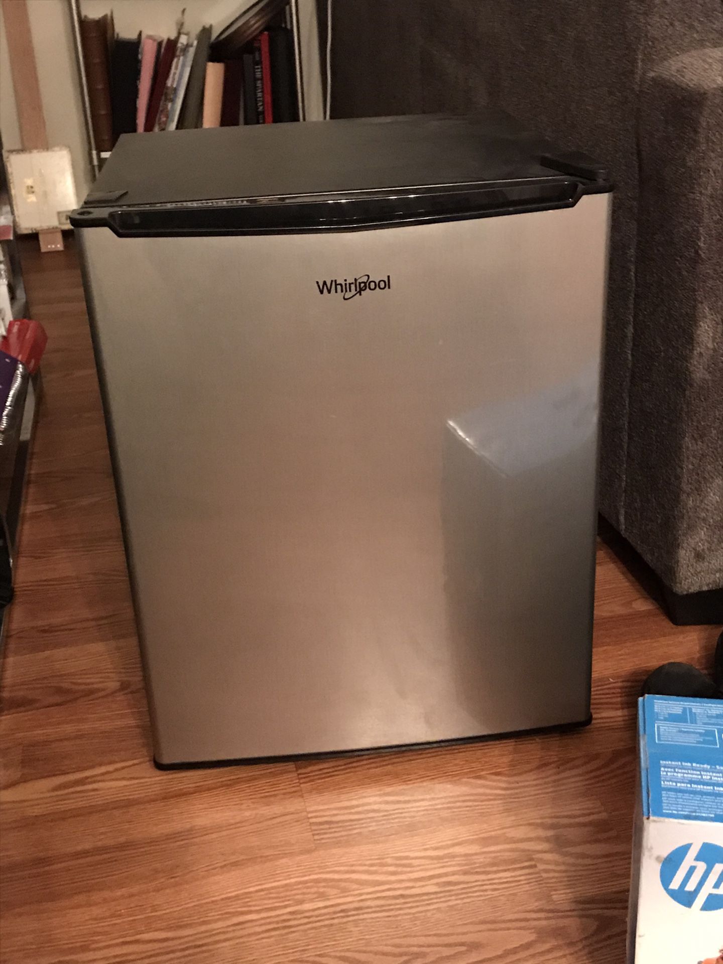 Whirlpool. Mini refrigerator
