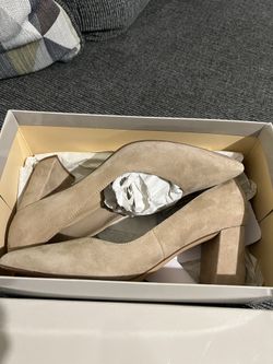 Womens Size 8.5 Suade Shoes