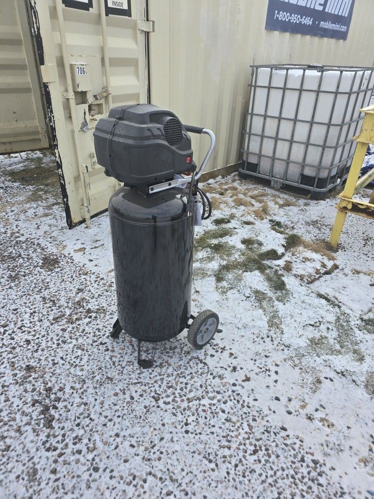 27 GALLON 200 Psi  HUSKY Air Compressor