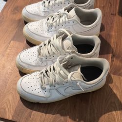 Two Air Force 1 Low white size 10