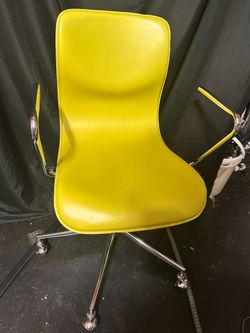 Desk chair yellow