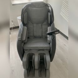 Shiatsu Full-Body Zero Gravity Massage Chair - Like New - 2026 - Madeira, OH
