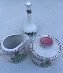 Porcelain Set of two Bowls and a small Vase