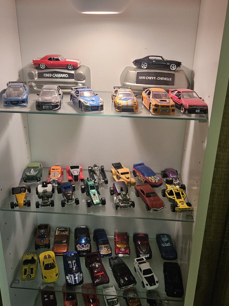 Matchbox Cars 120 Of Them Had Them For 14 Years Comes With The Cabinet 