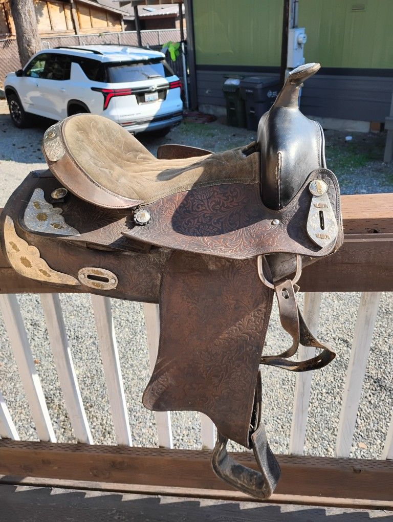 my daughter is selling her saddle