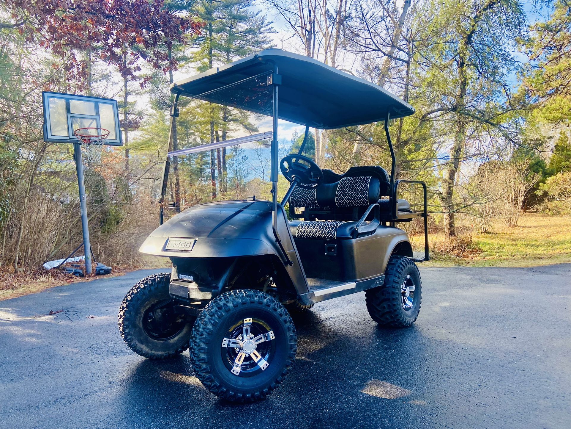 4 Person ELECTRIC Golf Cart W/ NEW BATTERIES