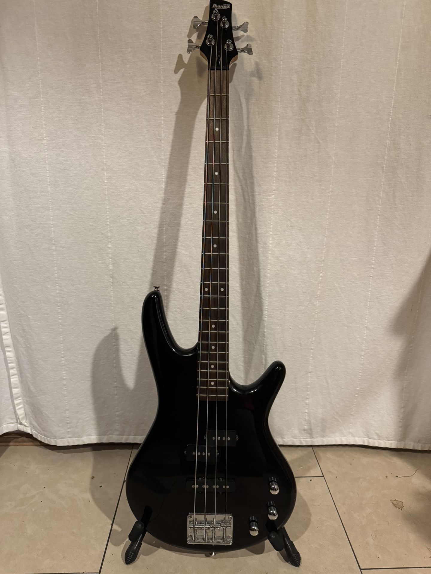 bass Guitar Ibanez GSR 200
